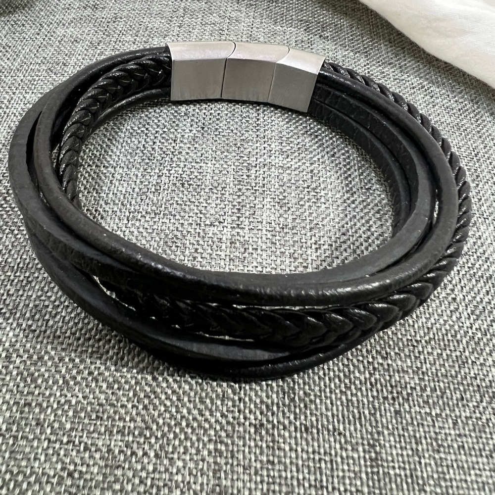 Men's Stainless Steel & Black Leather Bracelet With Stainless Steel Secu…☑️